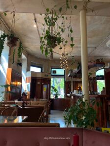 cafe aesthetic vienna travel guide